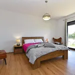 Vila Tamara 2044