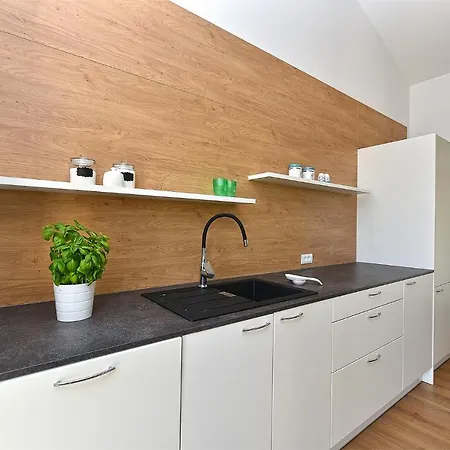 Tamara 2044 * 풀라