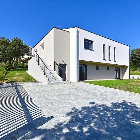 빌라 Tamara 2044 *