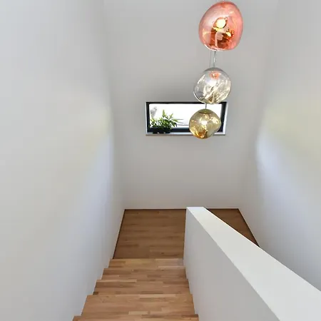 Βίλα Tamara 2044 *