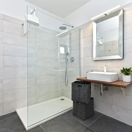 Tamara 2044 * Πούλα